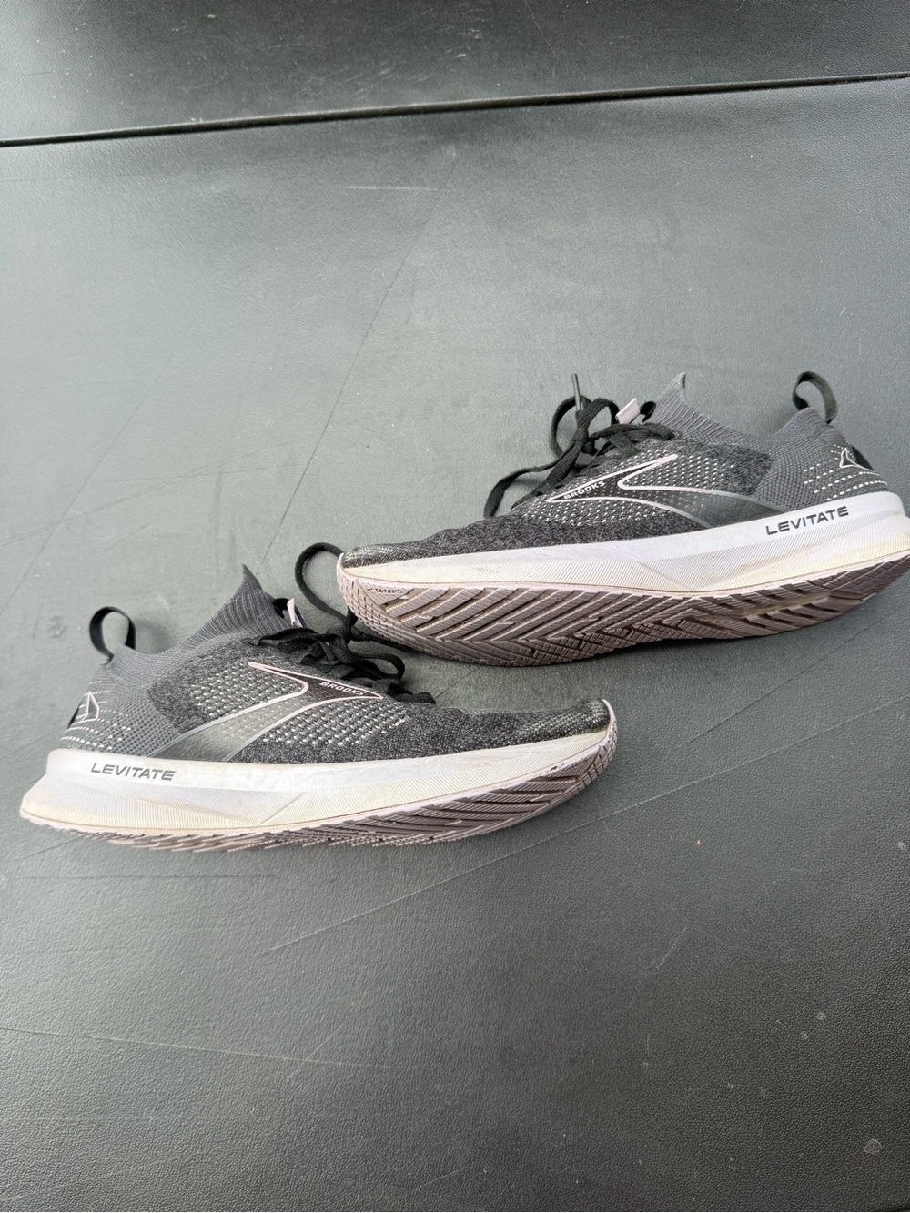 Brooks Levitate Running Shoes - Black/purple